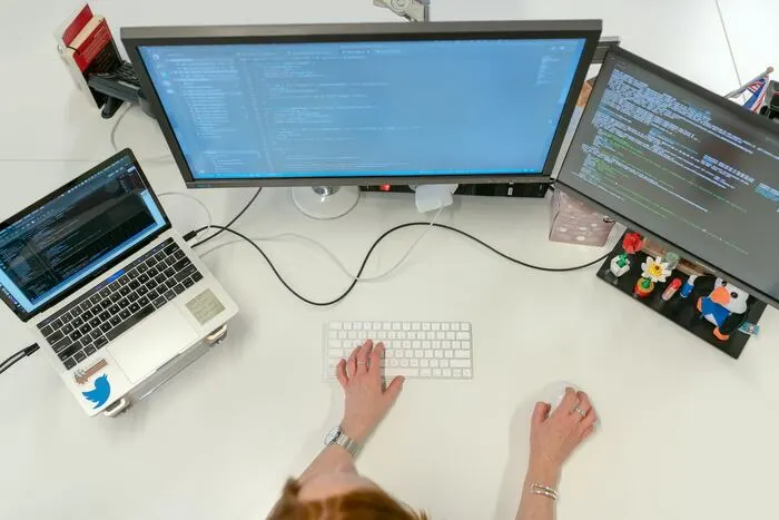 python ελληνικα